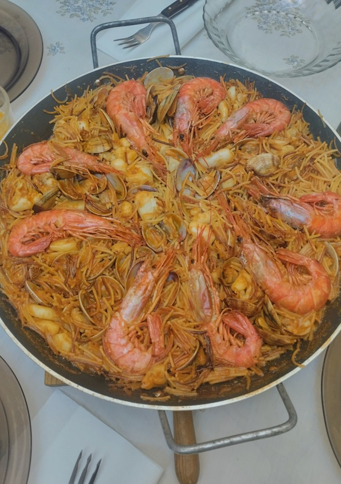 Una foto de Fideuá del vecino