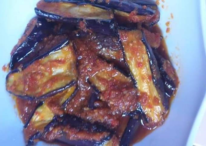 Langkah Mudah untuk Menyiapkan Sambel terong ungu pedass, Enak