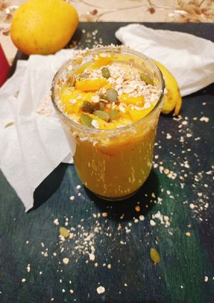 A picture of Mango Banana smoothie.