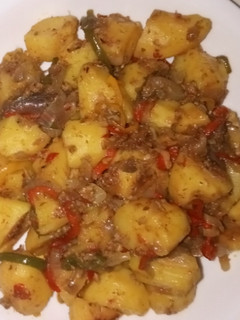 A picture of Curried potatoes.