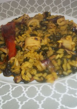 Foto principal de Arroz meloso de calamares y espinacas