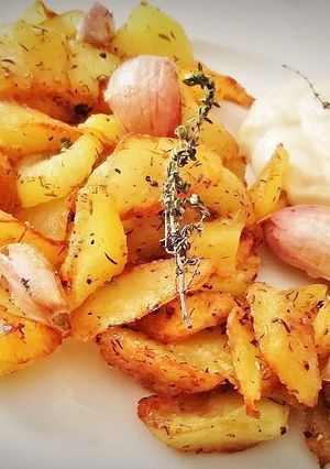 Foto principal de Patatas cantoneras con ajos fritos al aroma de tomillo