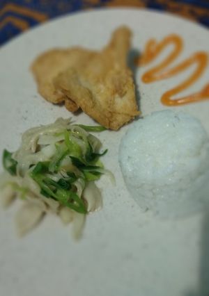 Foto resep Nasi tumis jamur dengan ayam goreng lembut