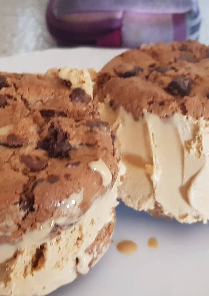 Una foto de Cookies con helado rápidas