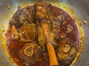 Una foto de cabrito a la olla