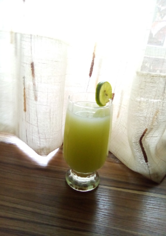 A picture of Cucumber and lemon juice.