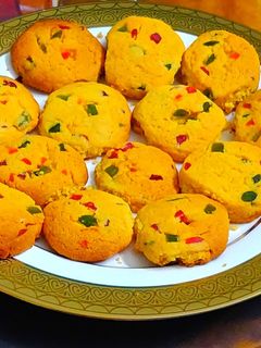 टूटी फ्रूटी बिस्कुट (Tutti fruity biscuit recipe in hindi) रेसिपी मुख्य फोटो