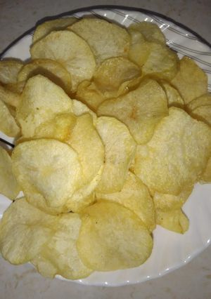 आलू की चिप्स(alu ki chips recipe in hindi) रेसिपी मुख्य फोटो