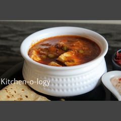 A picture of Matar Paneer.