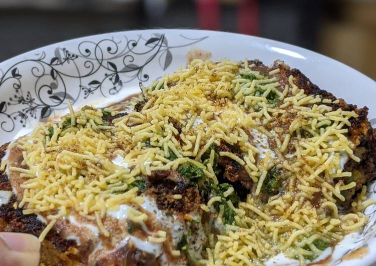 Aloo Tikki Chaat