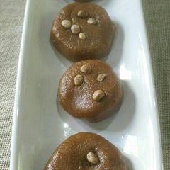 A picture of Gujrati famous sweet Halwasan.