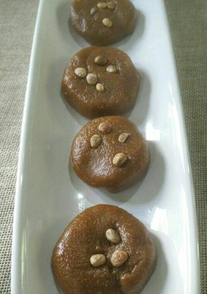 A picture of Gujrati famous sweet Halwasan.