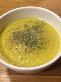 Una foto de Crema de calabacín con curry