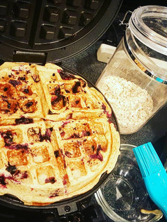 Una foto de Waffles de avena y blueberries