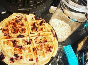 Una foto de Waffles de avena y blueberries