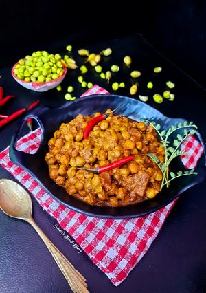 A picture of Hara Chana Masala Curry.