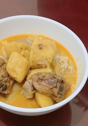 Hình của món Cà ri gà nước cốt dừa.