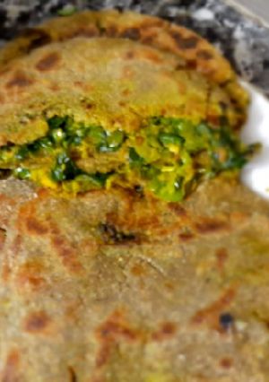 A picture of Kathiyavadi bajra no bharelo rotlo.