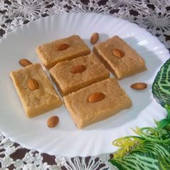 A picture of Gujarati traditional sweet sukhdi.