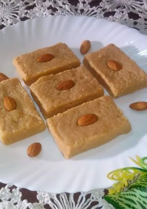 A picture of Gujarati traditional sweet sukhdi.