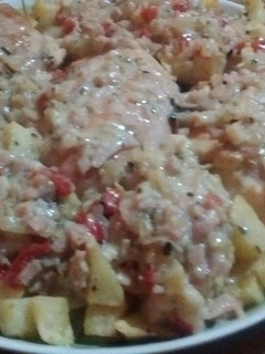 Una foto de Pechugas rellenas con salsa al roquefort