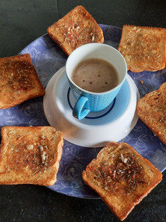 बटर गार्लिक टोस्ट (Butter Garlic Toast Recipe In Marathi) रेसिपी चे मुख्य फोटो