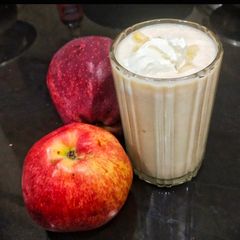 A picture of Apple Milkshake.