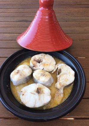 Una foto de Merluza con patatas y cebolla al tajín