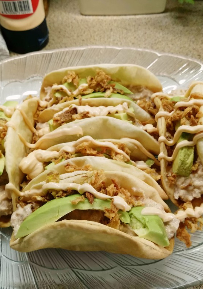 Una foto de Cestitas de atún y aguacate