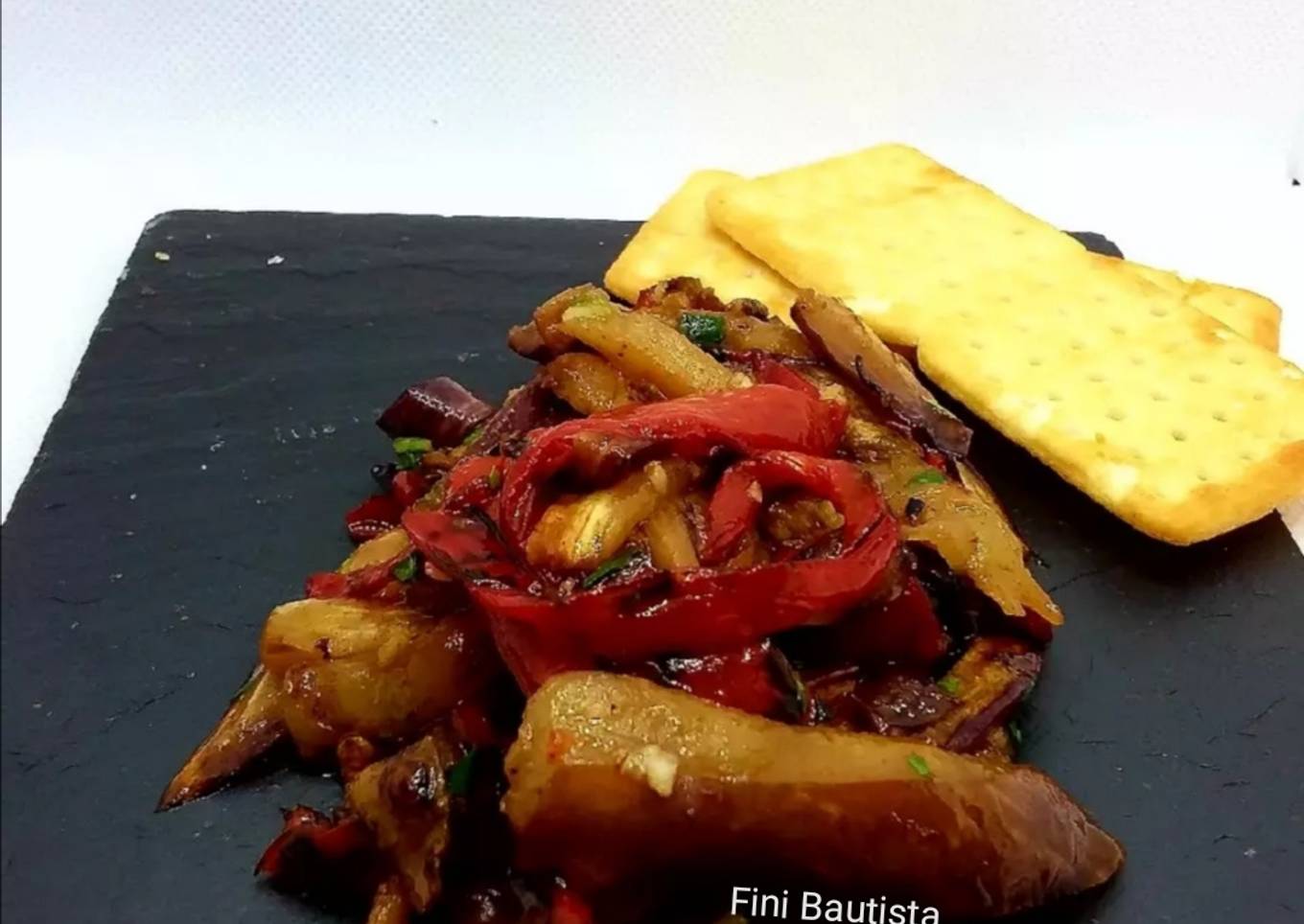 Antipasto de berenjena y pimiento rojo