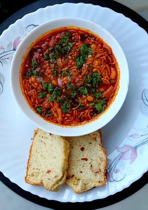 A picture of Jhanjhanahat kolhapuri misal.