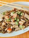 Noodles soba con pollo y gambas