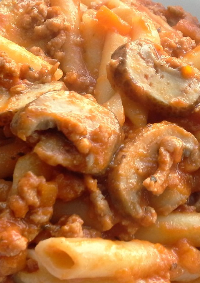 Una foto de Macarrones con carne y champiñones