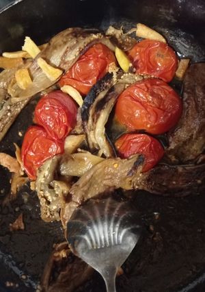 عکسی از دستور بادمجان سرخ شده با سیب زمینی و گوجه😋❤️