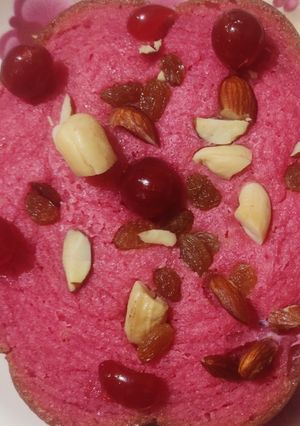 રોઝ કેક (Rose Cake Recipe In Gujarati) રેસીપી મુખ્ય ફોટો