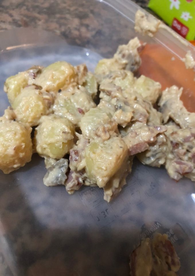 Una foto de Gnocchis con “salsa carbonara”