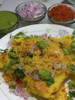 સુરતી લોચો (Surati Locho Recipe In Gujarati) રેસીપી મુખ્ય ફોટો