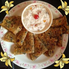 A picture of Methi Lahsuni Thepla.
