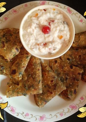 A picture of Methi Lahsuni Thepla.