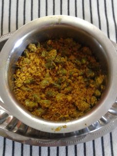 बेसन की मिर्च (besan ki mirch recipe in Hindi) रेसिपी मुख्य फोटो