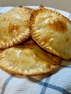 Una foto de Empanadillas de calabacín y cebolla (todo asado)