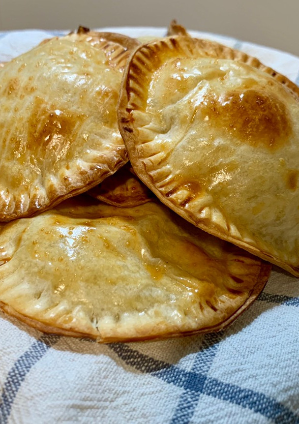 Una foto de Empanadillas de calabacín y cebolla (todo asado)