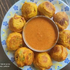 A picture of Aaloo Pakoda.