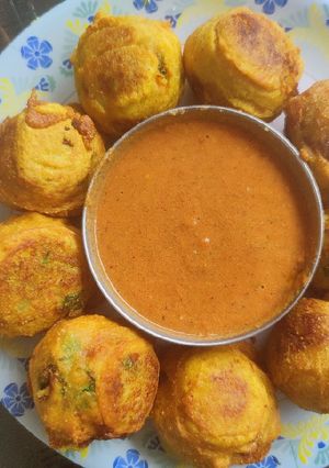 A picture of Aaloo Pakoda.