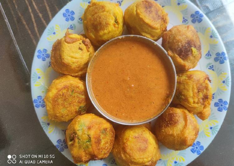 Steps to Prepare Fall Aaloo Pakoda

