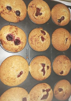 Diós muffin meggyel recept fotója