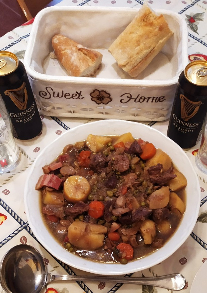Una foto de Glorious Irish Stew (estofado irlandés al estilo Gloria)