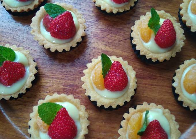 Pie Buah Lumer (fruit tartlets)