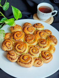 عکسی از دستور شیرینی رول دارچینی