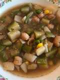 Sopa de verduras con garbanzos